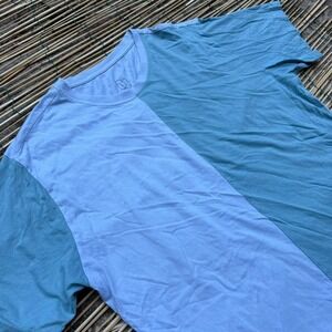 Original Use colorblock t-shirt Size XL – half light blue half aqua